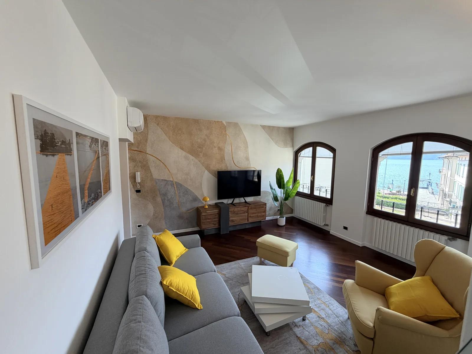 Attico Frontelago – ogni finestra un quadro