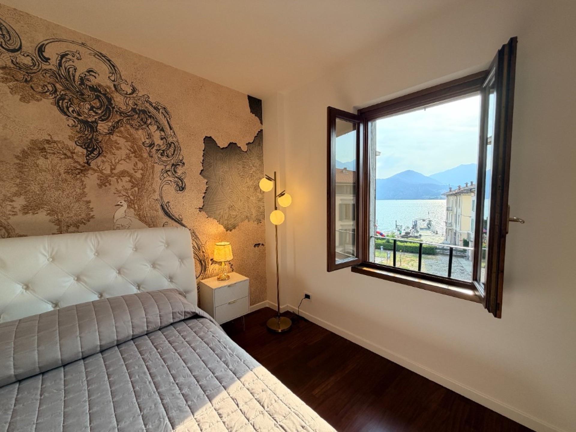 Attico Frontelago – camera con vista lago