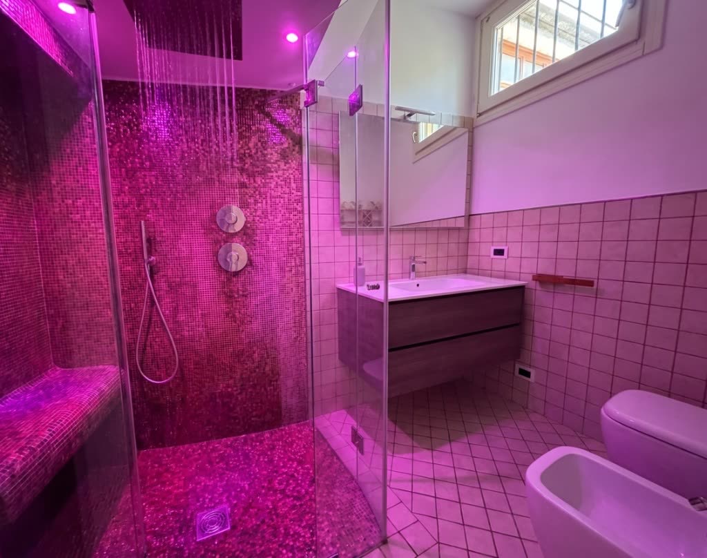 Bagno e doccia emozionale – Attico Frontelago